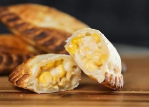 Empanada de Pollo con Maíz