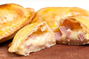 Empanada de Jamón con Queso
